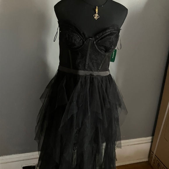 Designer gown - Picture 1 of 3